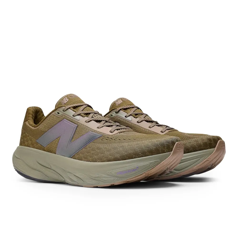 Tênis masculino New Balance Fresh Foam X 1080 verde musgo vista frontal dupla